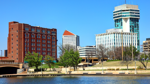 7 Best Burger Franchises to Open in Kansas in 2026